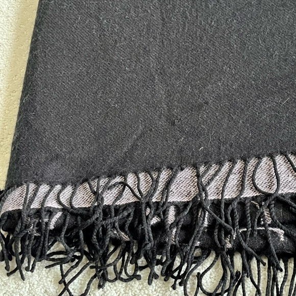 Victorias Secret Bracelet and Blanket Scarf/throw - Picture 5 of 6